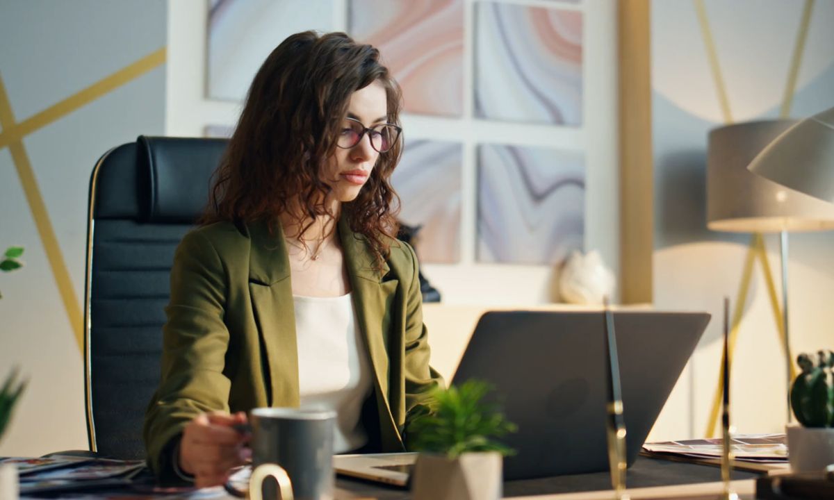 Laptop sa najboljom baterijom u 2026: top 10 modela po trajanju na jednom punjenju